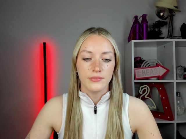 EvelynBlond26