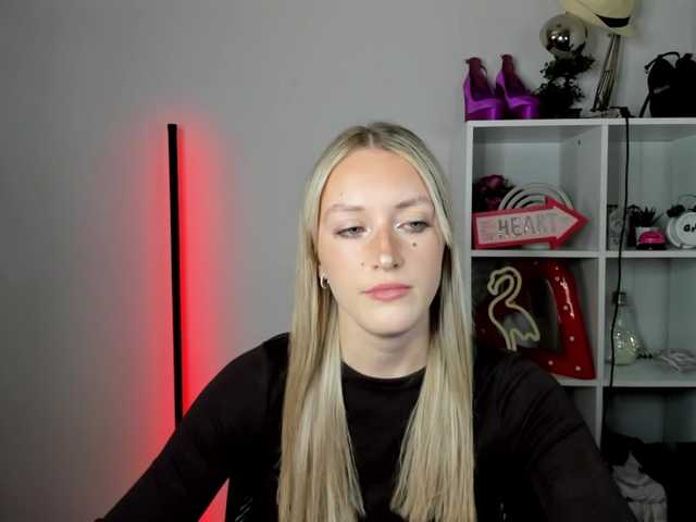 EvelynBlond26