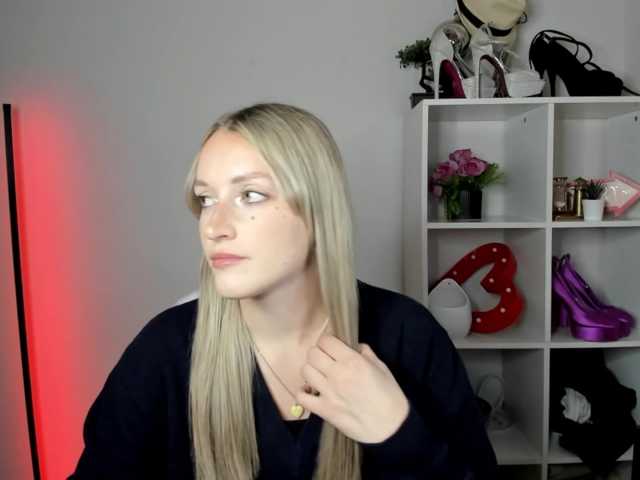 EvelynBlond26