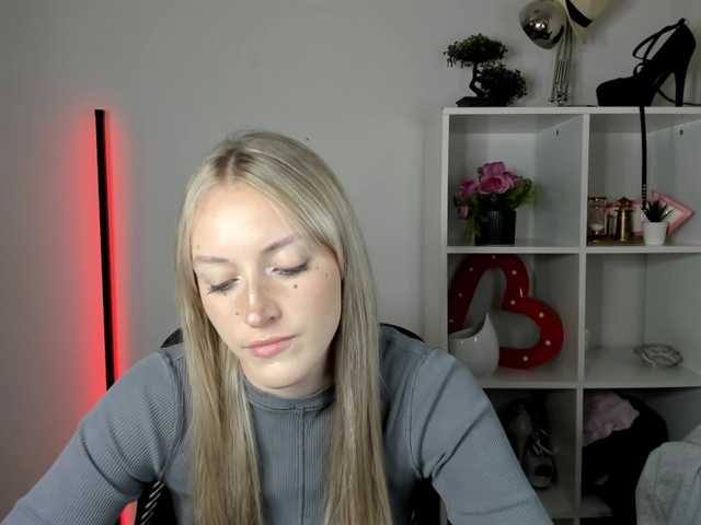 EvelynBlond live cam on BongaCams