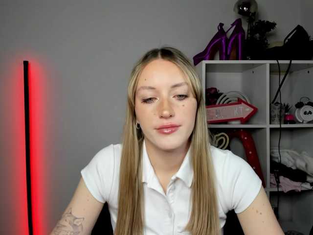 EvelynBlond26
