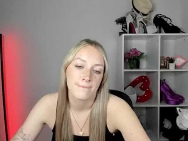 EvelynBlond26