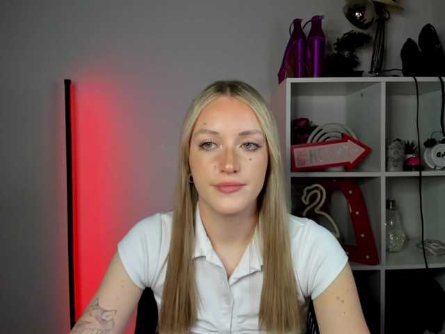 EvelynBlond26