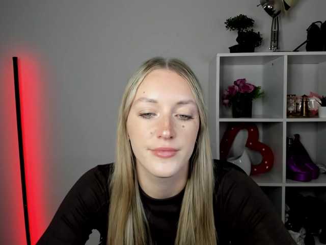 EvelynBlond live webcam show