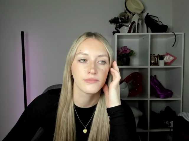 EvelynBlond26
