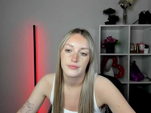EvelynBlond live webcam show