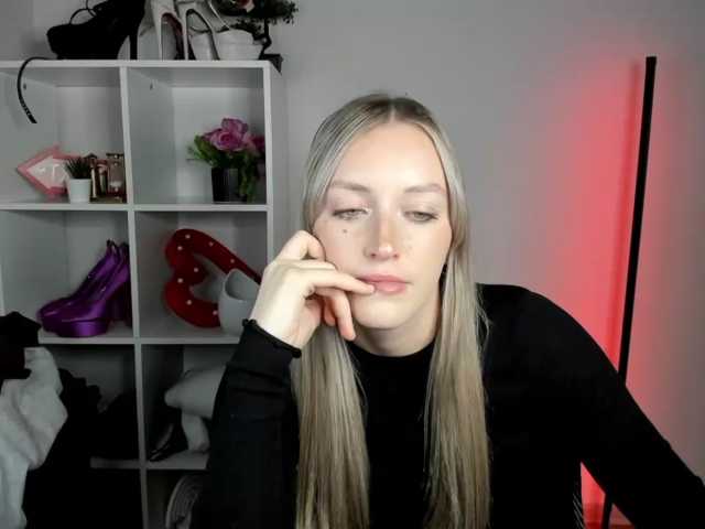 EvelynBlond26 live cam