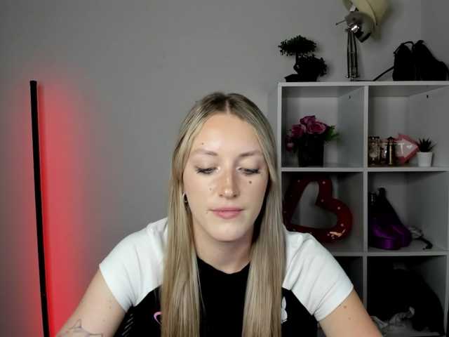 EvelynBlond live webcam show