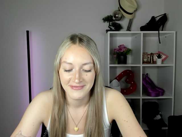 EvelynBlond26