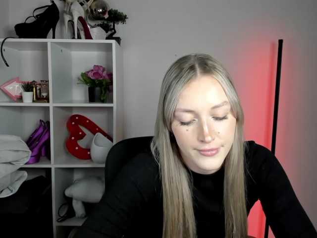 EvelynBlond26