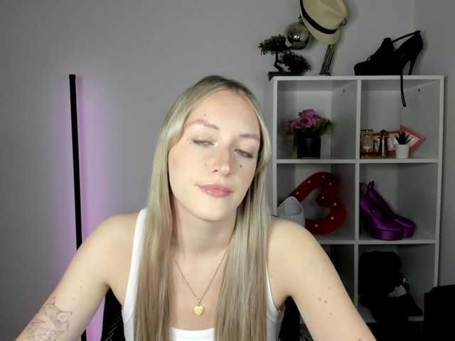 EvelynBlond26
