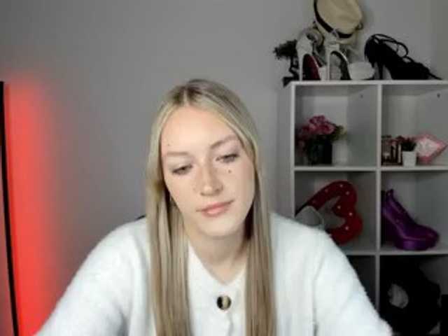 EvelynBlond26