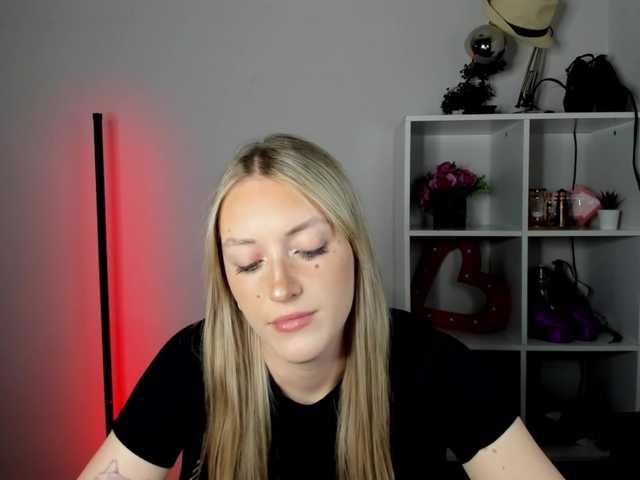EvelynBlond26