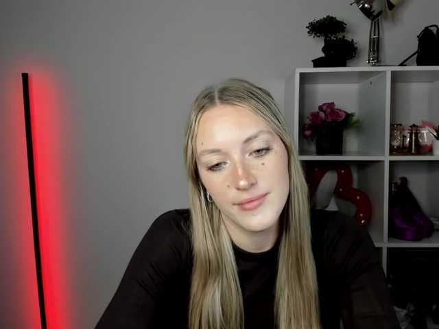 EvelynBlond live webcam show