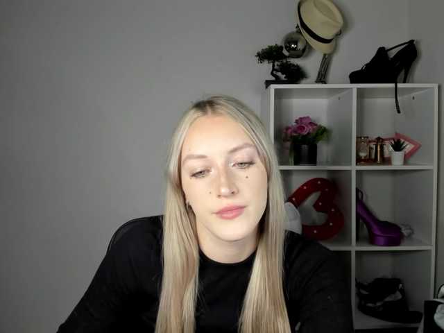 EvelynBlond26