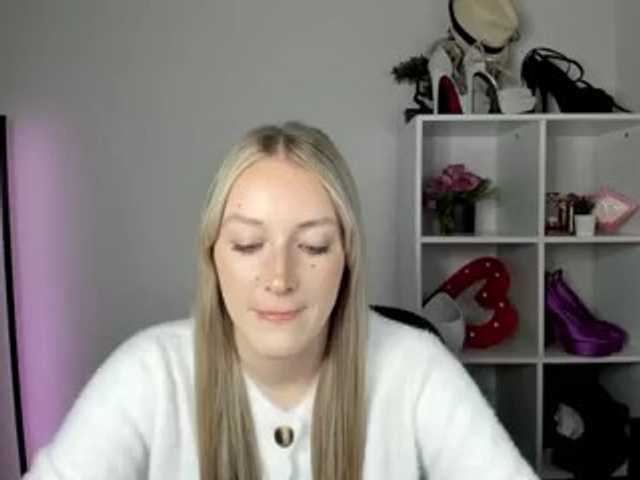 EvelynBlond26
