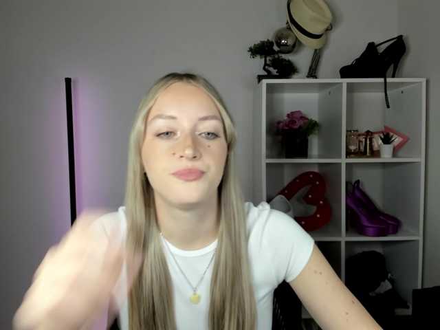 EvelynBlond26