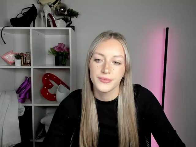 EvelynBlond26