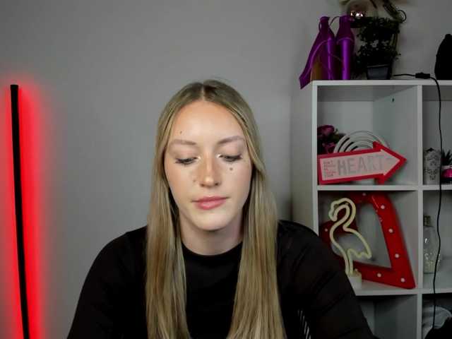 EvelynBlond26