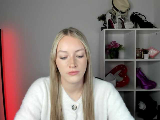 EvelynBlond26