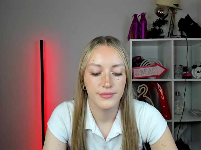 EvelynBlond26
