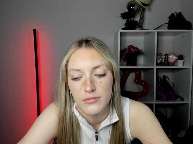 EvelynBlond26