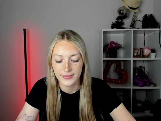 EvelynBlond26