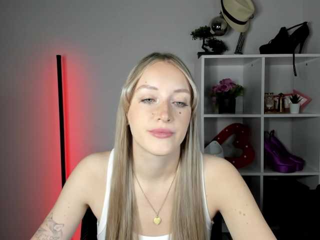 EvelynBlond26