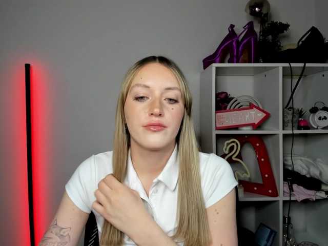 EvelynBlond26