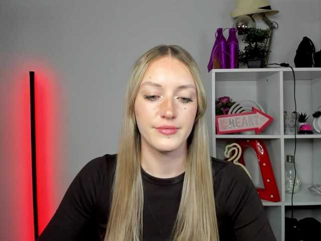 EvelynBlond26