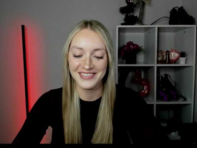 EvelynBlond26