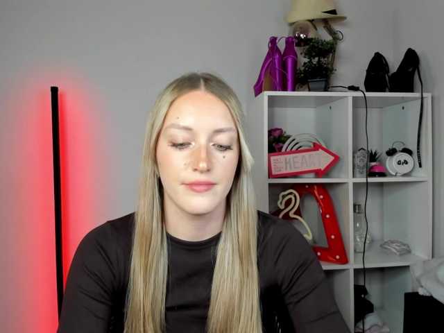EvelynBlond26