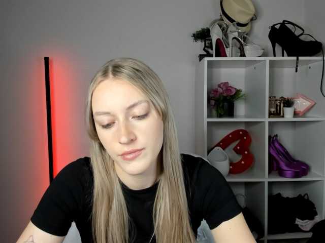 EvelynBlond26