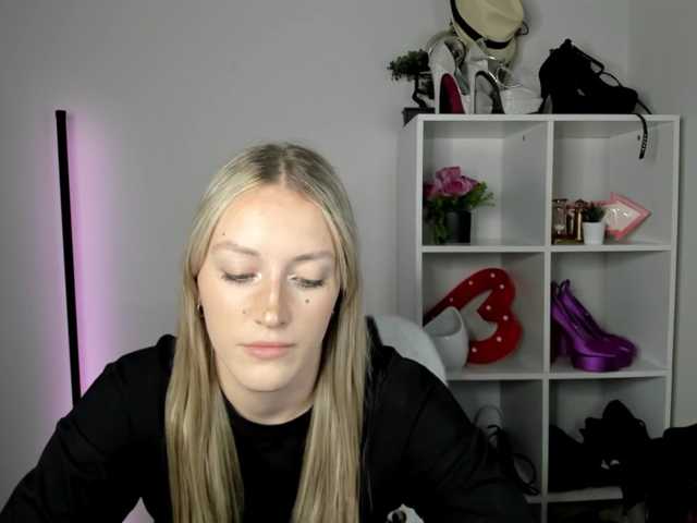 EvelynBlond26