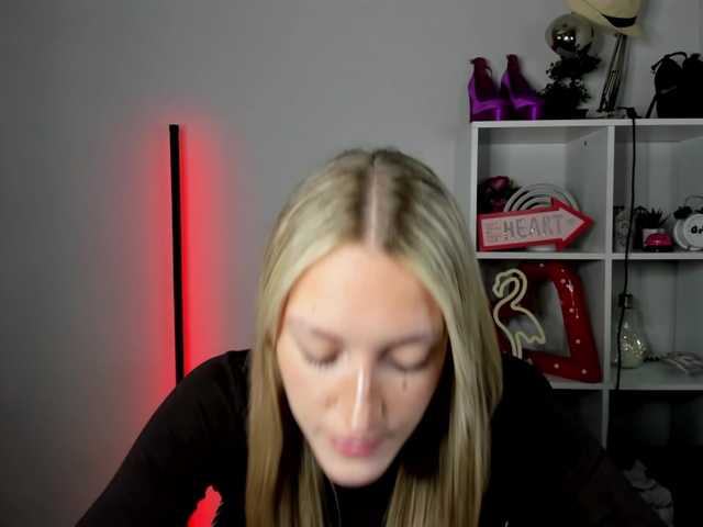EvelynBlond26