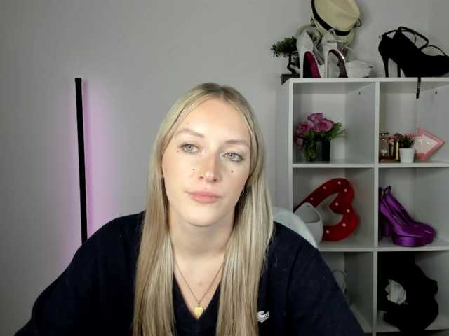 EvelynBlond26