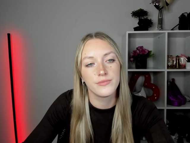 EvelynBlond live webcam show