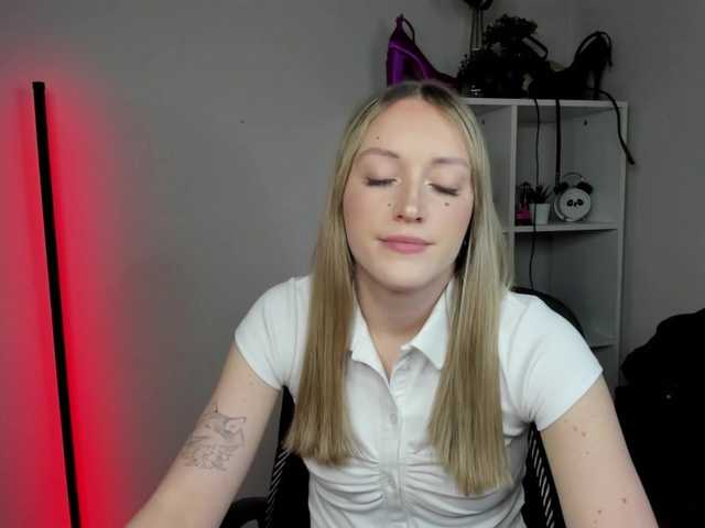 EvelynBlond26