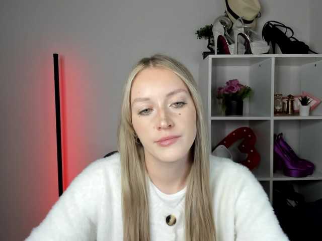 EvelynBlond26