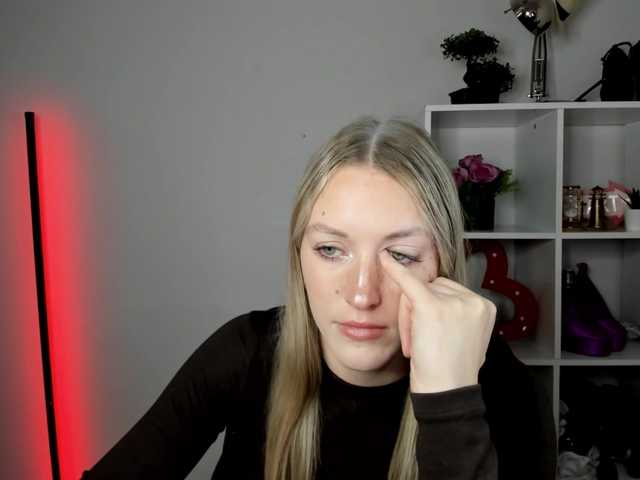 EvelynBlond live webcam show