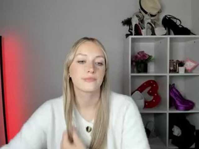 EvelynBlond26