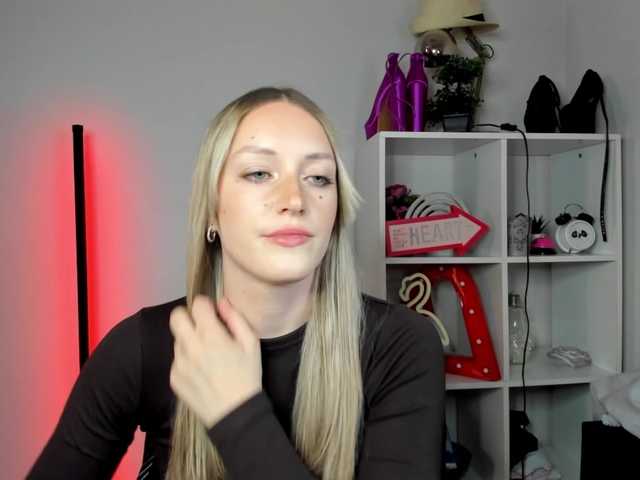 le modèle EvelynBlond26 est en webcam porno dans un show sur le site bongacams, il possède les tags suivants: White/Caucasian,Blonde,Shaved
