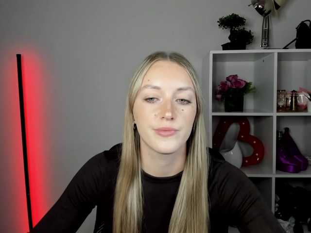 EvelynBlond live webcam show