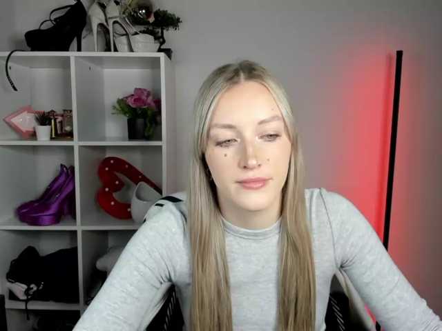 EvelynBlond26