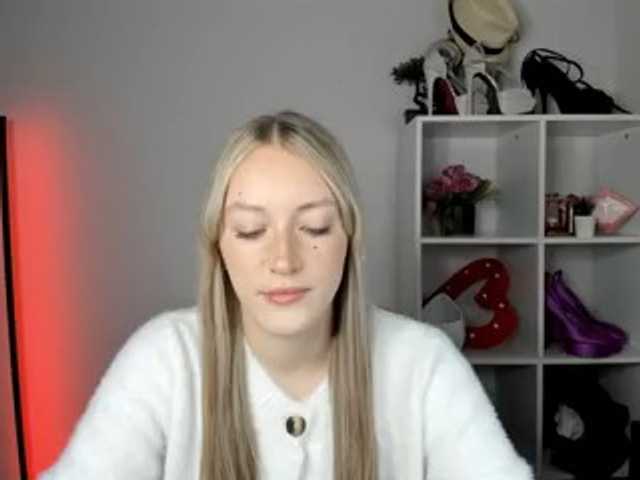 EvelynBlond26