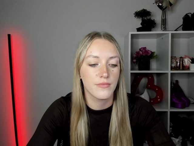 EvelynBlond live webcam show