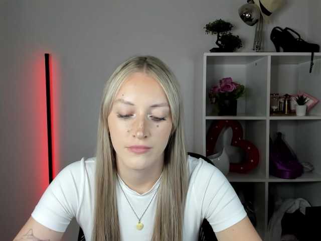 EvelynBlond26