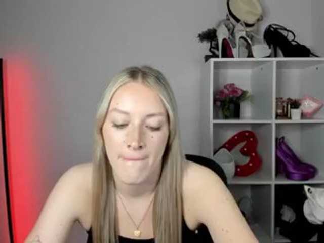 EvelynBlond26