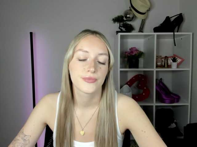 EvelynBlond26