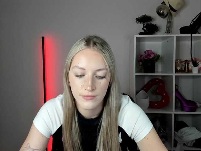 EvelynBlond26
